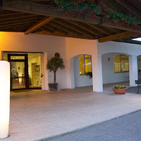 Hotel Stella Alpina Spiazzi Di Caprino Exterior foto