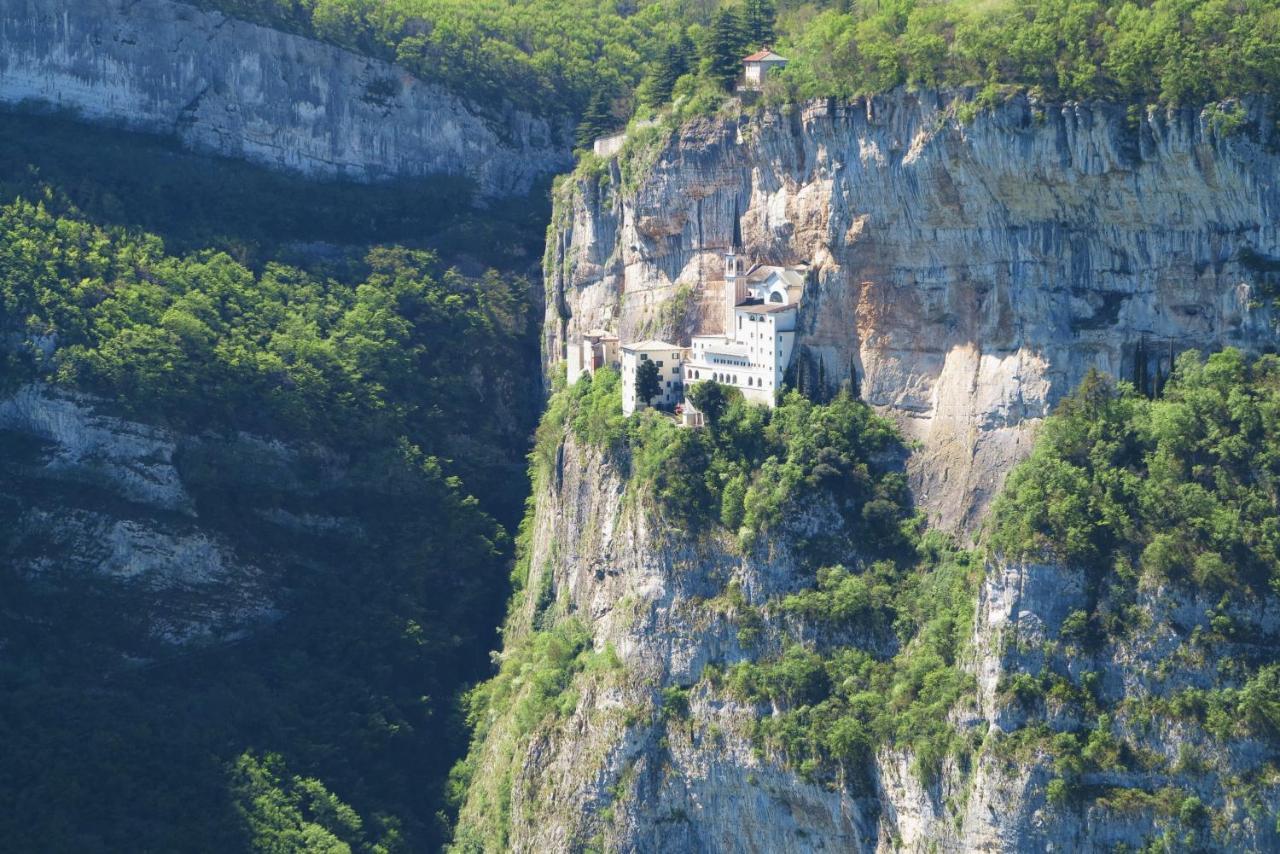 Hotel Stella Alpina Spiazzi Di Caprino Exterior foto