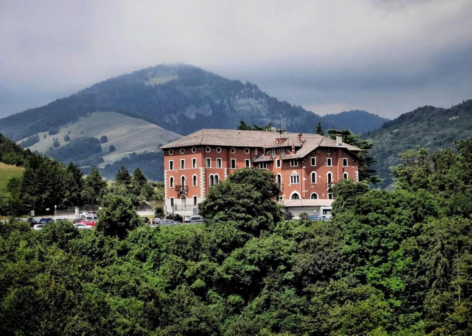 Hotel Stella Alpina Spiazzi Di Caprino Exterior foto